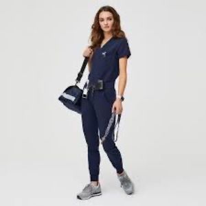 Navy Figs jogger scrub set - medium